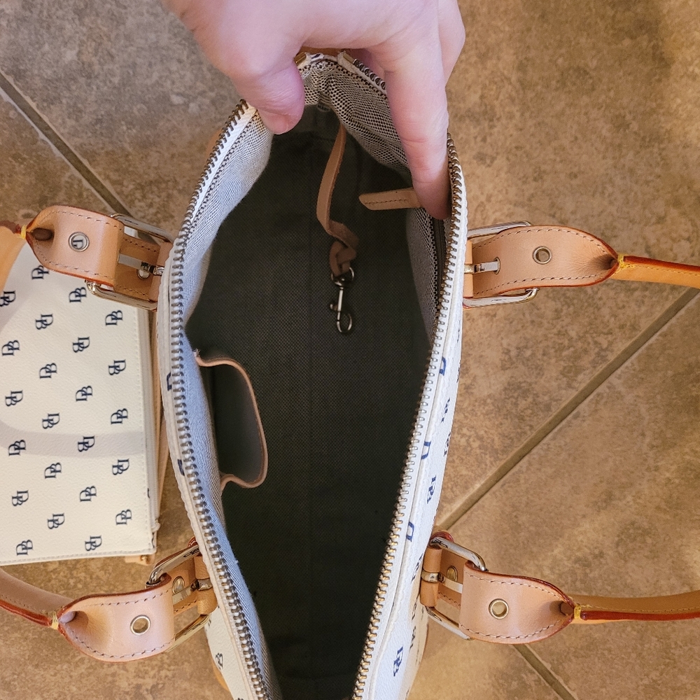 Dooney & Bourke purse